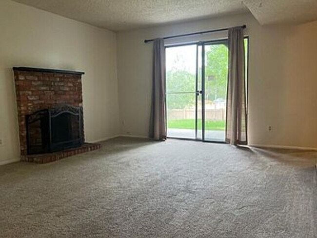 Building Photo - 3121 S Tamarac Dr
