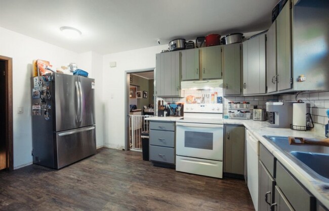 Foto del edificio - 335 W 9th St