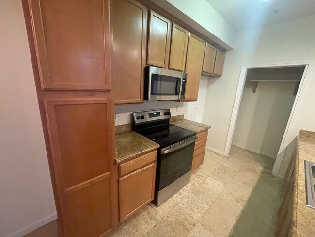 Foto del edificio - Beautiful Condominium in Gated Community in Canyon Crest!