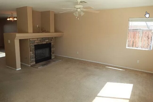 Foto del edificio - Lovely Single Story Home With 3 Bed/2 Bath...