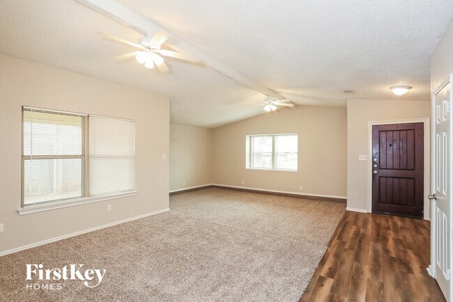 Foto del edificio - 4817 Crest Drive