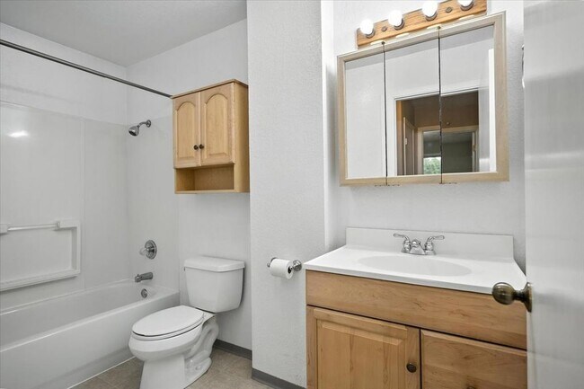 Foto del edificio - 8740 Carter Cir