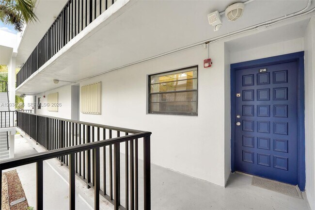 Building Photo - 10825 SW 112th Ave