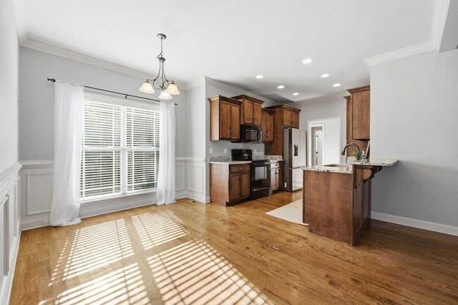 Building Photo - 723 Windrush Loop