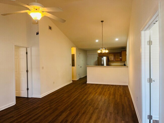 Foto del edificio - Wow! Check out this charming 3 bedroom 2 b...