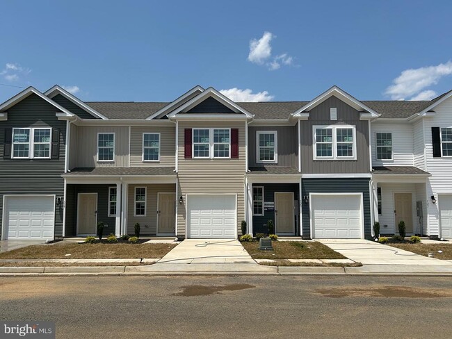 Building Photo - 127 Rae Ct