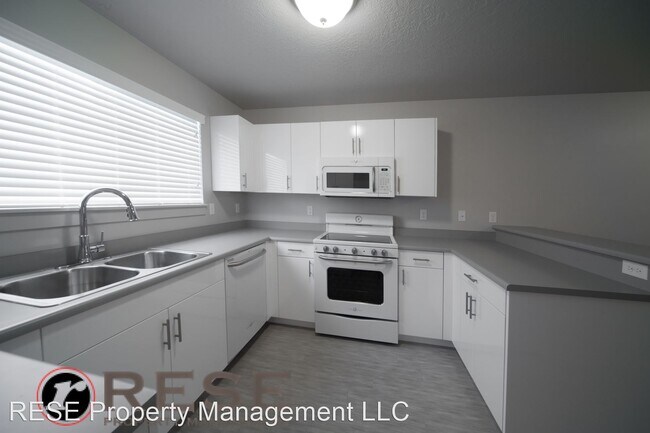 Building Photo - 2 br, 1 bath House - 1026 N 1090 W #104