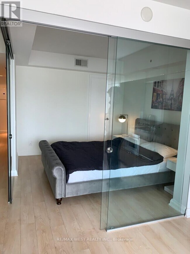 Photo du bâtiment - 155 Yorkville Ave