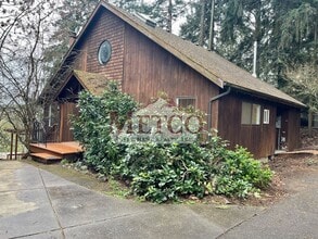 Building Photo - 212-212A Crest Dr