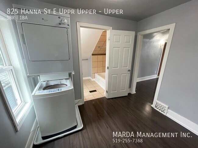 Building Photo - STYLISH 1BEDROOM/1BATH UPPER APARTMENT PLU...
