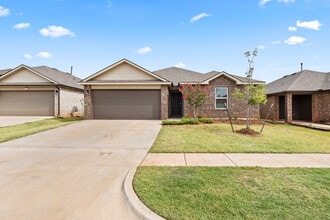 Building Photo - 10413 SW 41st Pl