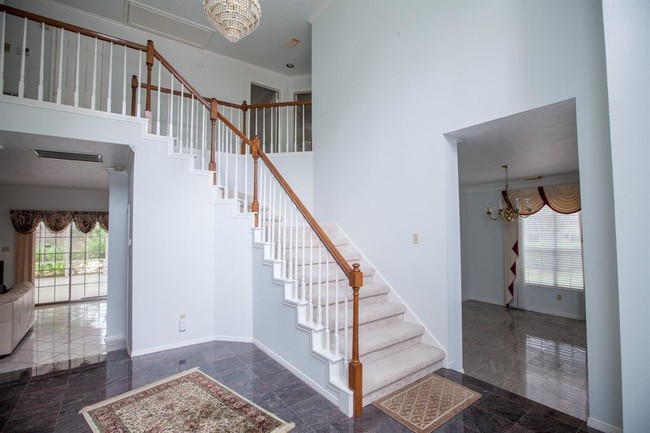 Building Photo - 839 Maplewood Falls Ct