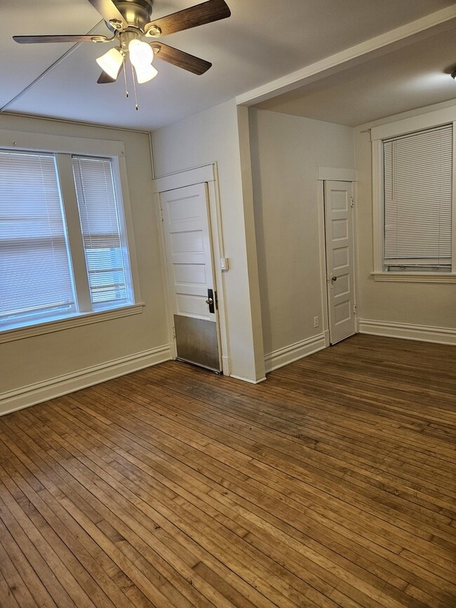 Building Photo - 3507 N Damen Ave