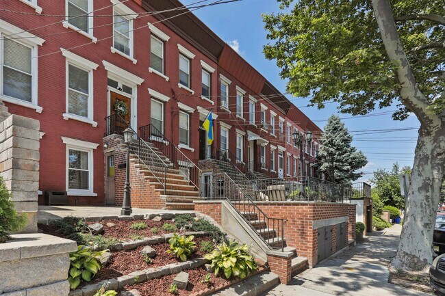 Building Photo - 7 Whitman Ave