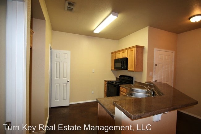 Building Photo - 141-147 Lindas Creek Ln