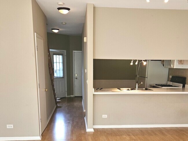 Building Photo - 558 Woodhaven Dr