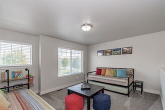 Building Photo - 1120 Monroe Dr