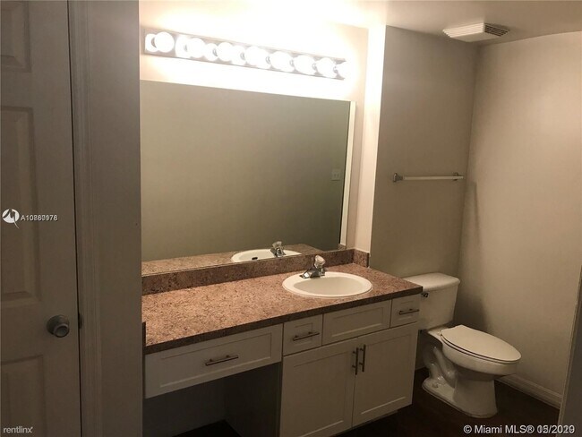 Building Photo - 2 br, 2 bath Condo - 11501 Pines Blvd