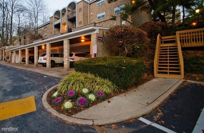 Building Photo - 284 Iven Ave