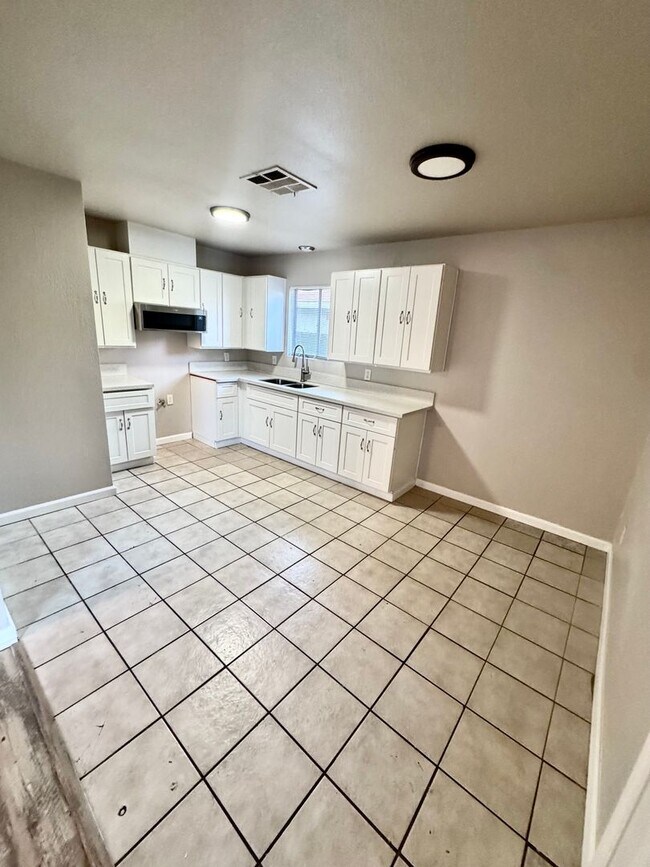 Foto del edificio - Enchanting Bakersfield property just 10 mi...