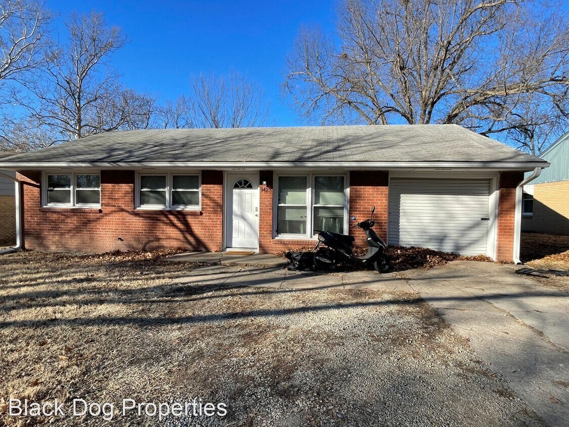 Primary Photo - 4 br, 2 bath House - 1423 Hillcrest Drive