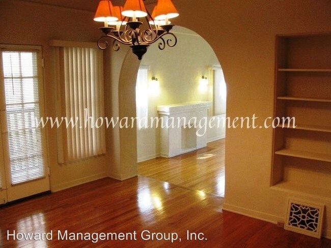 Building Photo - 232 N Almont Dr