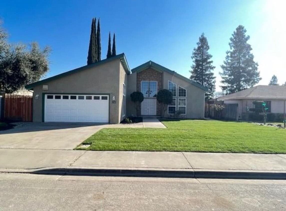 Primary Photo - Nicely updated home in established Turlock...