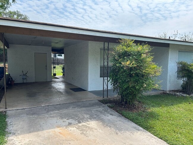 Building Photo - 103 Poco Vista Dr S
