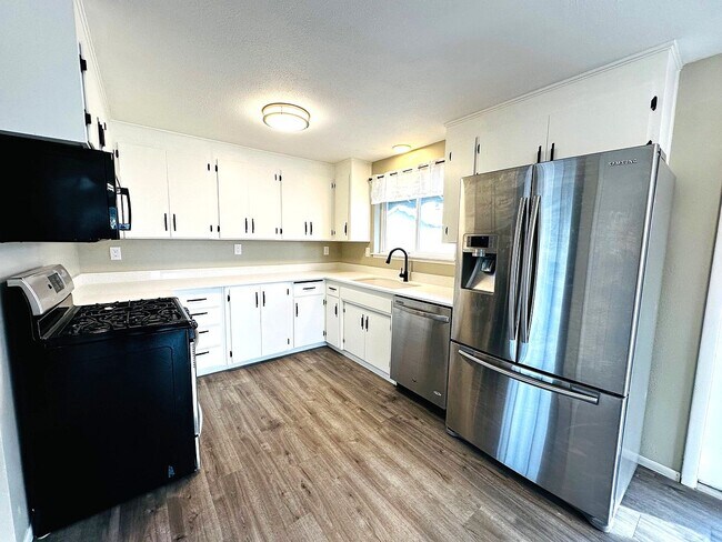 Foto del edificio - 3601 N Bristol St