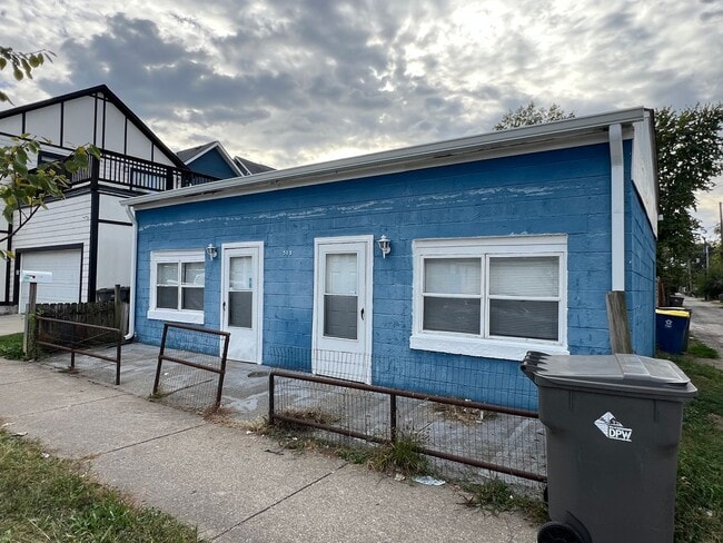 Building Photo - Fountain Square 2 Bed 1 Bath