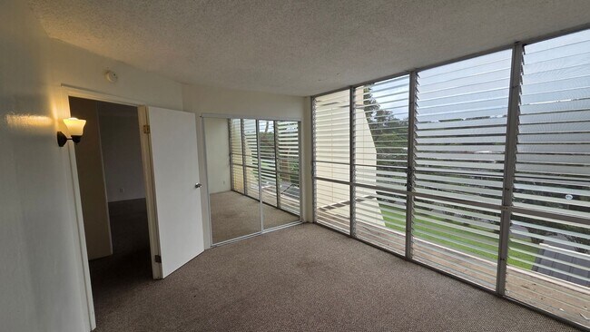 Foto del edificio - Ridgecrest ~ Spacious 2 Bedroom w/ 2 Reser...