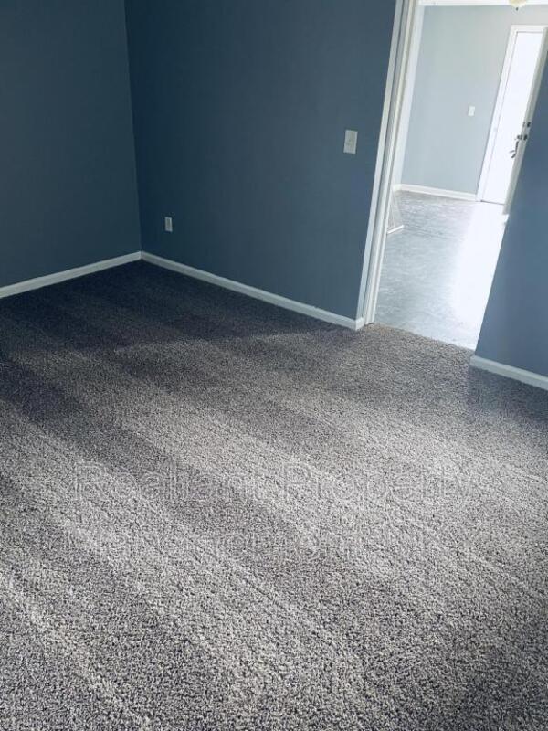 Foto del edificio - 222 Adela Ave