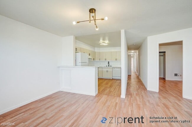 Building Photo - 4 br, 3 bath Triplex - 1927 Taraval Street...