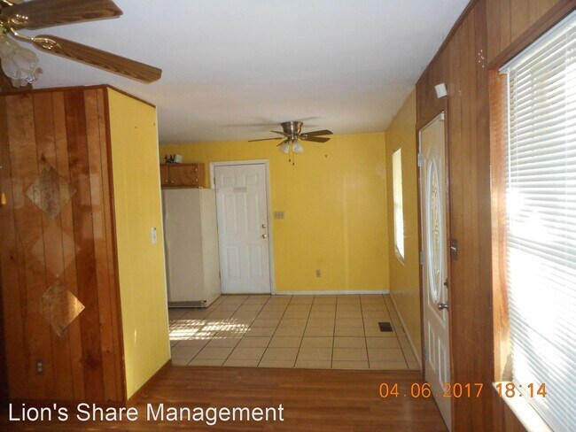 Building Photo - 3 br, 1 bath House - 2115 Flipper St.