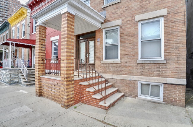 Building Photo - 117 57th St