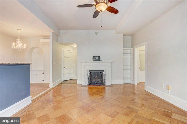 Building Photo - 250 S 13th St