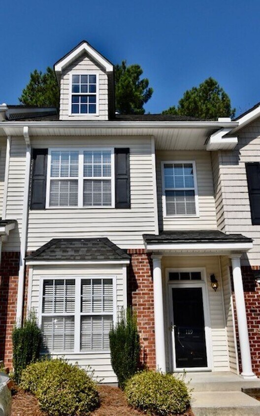 Primary Photo - Beautiful 2 bedroom 2.5 bath townhome avai...