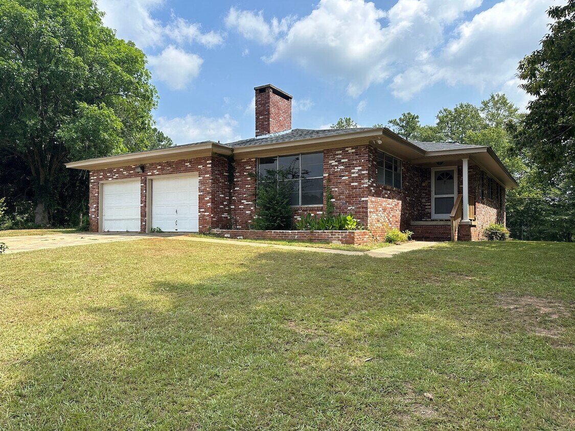 1007 Riverbend Dr, Milledgeville, GA 31061 House Rental in