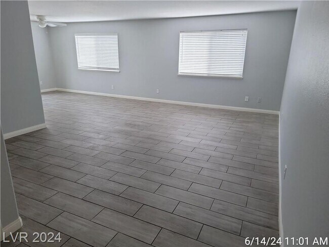 Building Photo - GORGEOUS NW HOME WITH AN OPEN FLOORPLAN!!