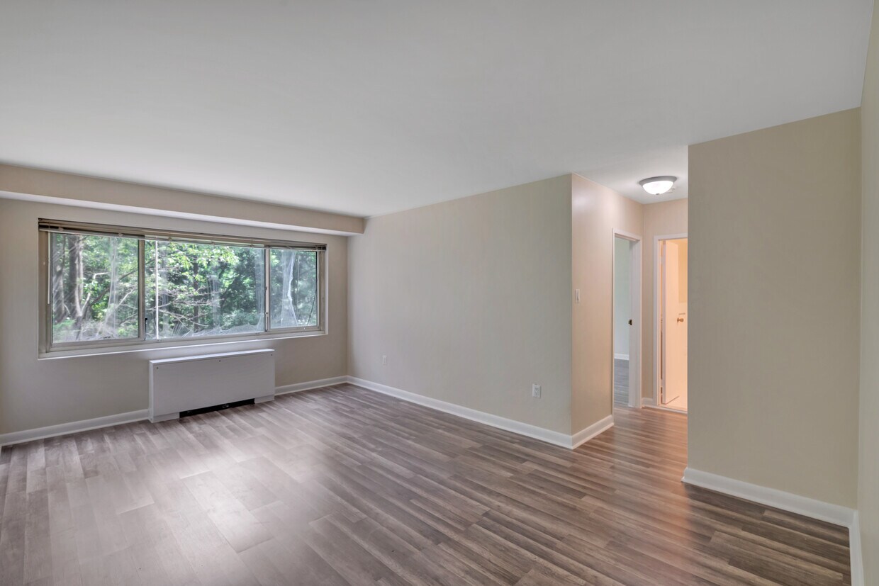 Foto principal - 4201 Cathedral Ave NW