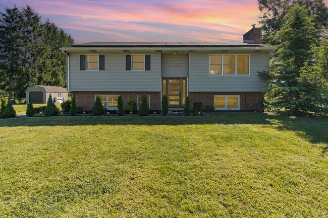 Building Photo - 1145 Highland Dr