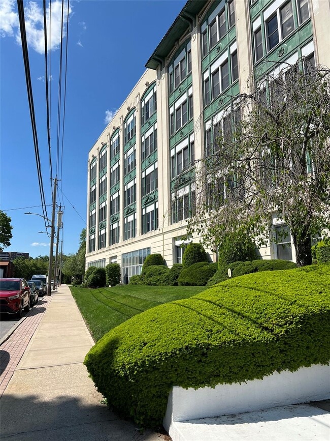Building Photo - 1 Landmark Sq