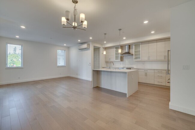 Foto del edificio - Modern Sammamish Townhome with Style, Spac...