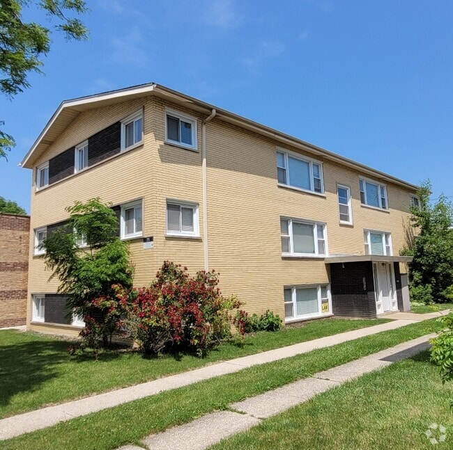 Building Photo - 5852 W Irving Park Rd