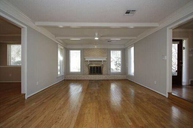 Foto del edificio - 1819 Saddlecreek Dr