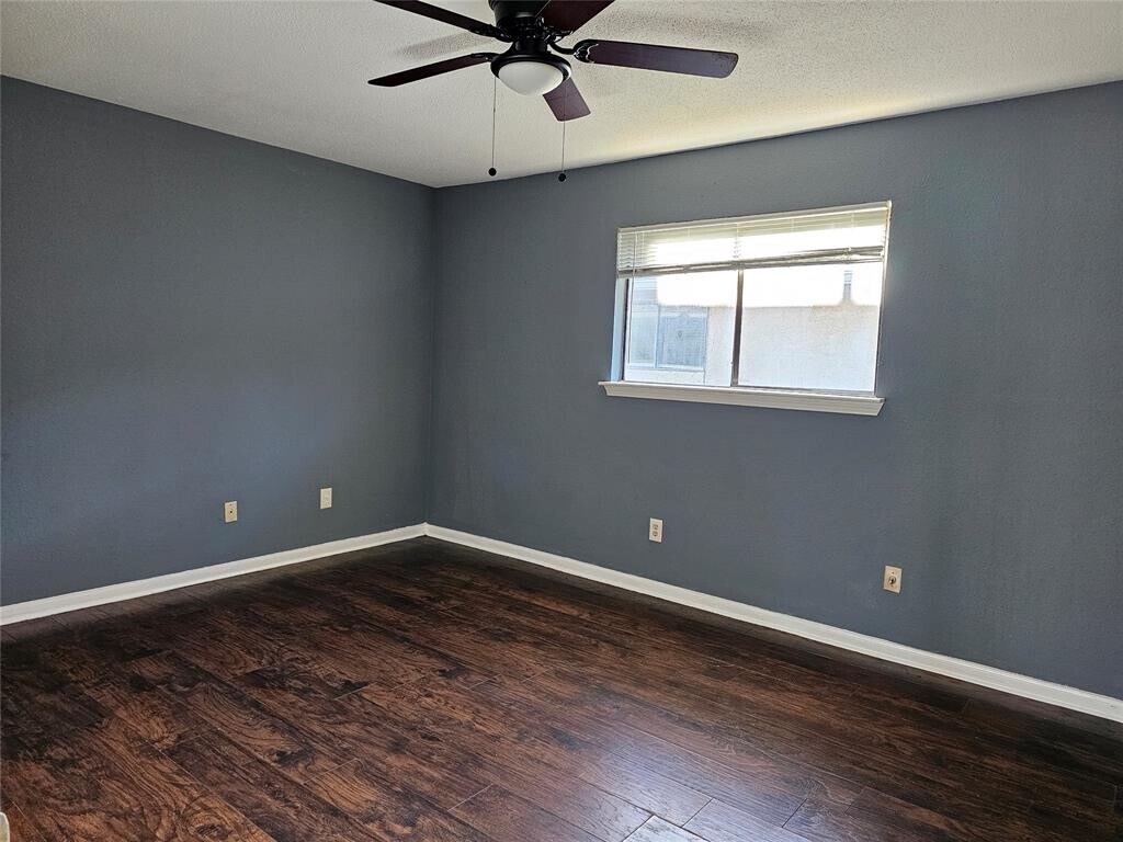 Foto del edificio - 3225 Hirschfield Rd