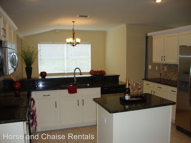Building Photo - 272 Fareham Dr