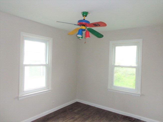 Building Photo - 1143 Roxton Dr