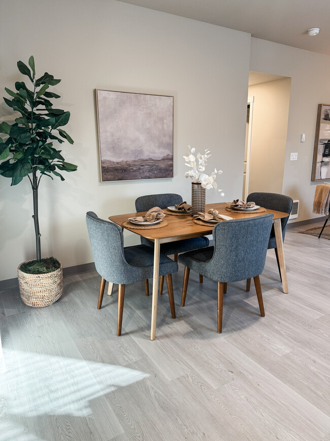 Vashon Dining Room - Swan Grove Apartments