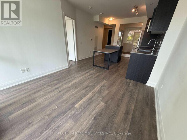 Photo du bâtiment - 1461 Lawrence Ave W